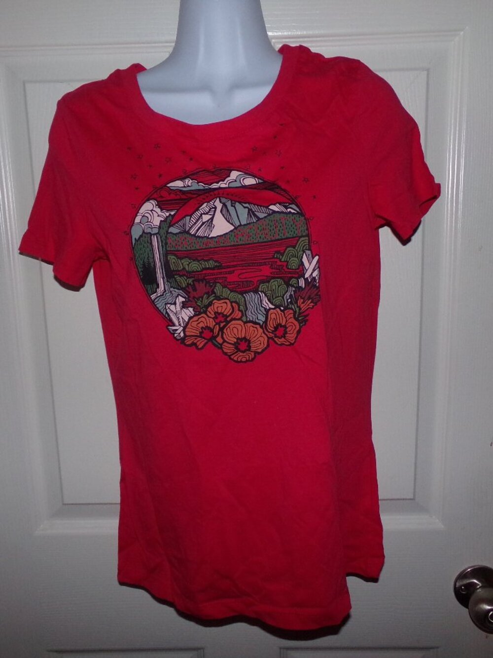 Sahalie Saturday Market t-shirt Red Natural Beauty S New